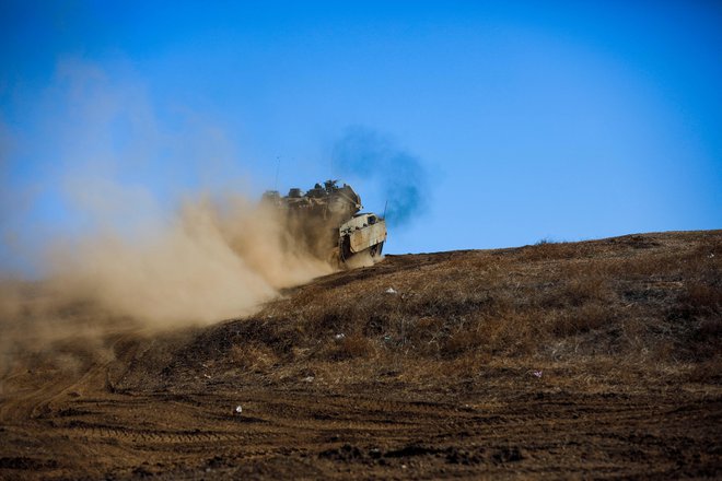 Izraelski vojaški tank na Golanski planoti FOTO: Jalaa Marey/AFP