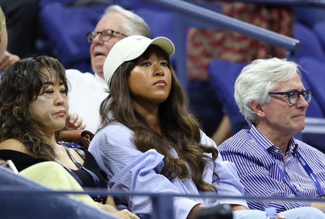 Nekadnja teniška št. 1 in po dvakrat zmagovalka Odprtih prvenstev Avstralije ter ZDA Naomi Osaka (v sredini) ima dovolj tekmovalnega premora. FOTO: Mike Segar/Reuters