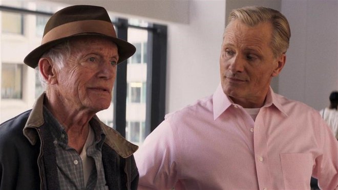 Lance Henriksen kot oče in Viggo Mortensen kot sin v filmu Padati. Foto TVS