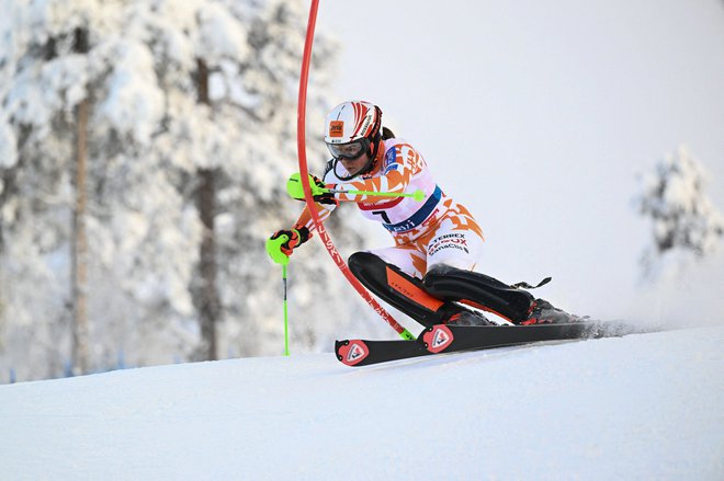 Slovakinji Petri Vlhovi se je prva slalomska tekma v sezoni izšla sanjsko. FOTO: Vesa Moilanen/AFP