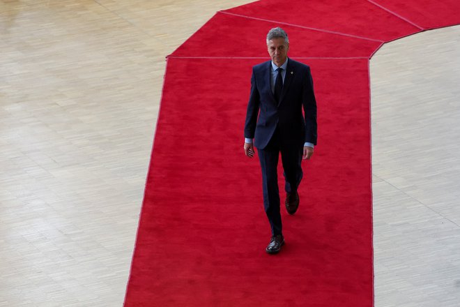 Večina te nesreče, ki se je zgrnila na premiera v obliki strmoglavljenja javnomenjskih rejtingov, izvira izi premiera samega. FOTO: Yves Herman, Reuters