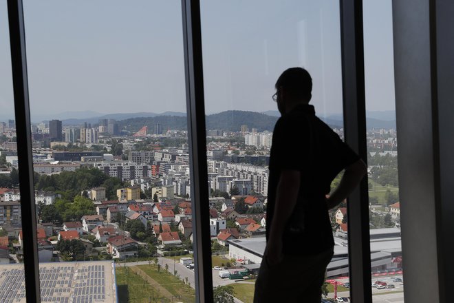 Na dobri tretjini površine Slovenije hitro upada število prebivalcev. FOTO: Leon Vidic/Delo