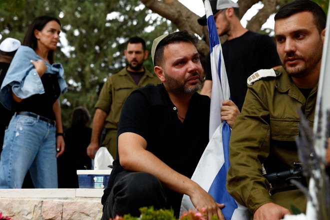 Izraelci žalujejo za padlimi vojaki. FOTO: Evelyn Hockstein/Reuters