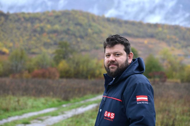 Petar Rosandić, predsednik avstrijske nevladne organizacije SOS Balkanroute, je razkril nezakonito gradnjo zapora za migrante v bližini Bihaća. FOTO: Osebni arhiv/Delo