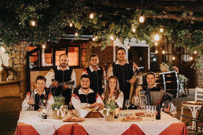 Slovenija se ponaša z močno in razvejano tradicijo ansamblov. Foto Žan Zajc