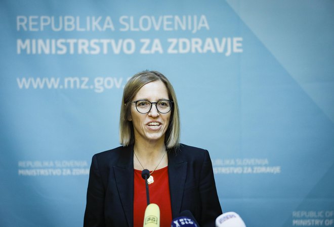 Ministrica za zdravje Valentina Prevolnik Rupel na tiskovni konferenci pretekli teden ni omenila interventnega zakona, ki ga je ministrstvo le nekaj ur pozneje poslalo deležnikom. FOTO: Jože Suhadolnik/Delo