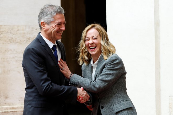 Premier Robert Golob in njegova kolegica Giorgia Meloni sta se v Rimu srečala v prijateljskem vzdušju.

Foto Remo Casilli/Reuters