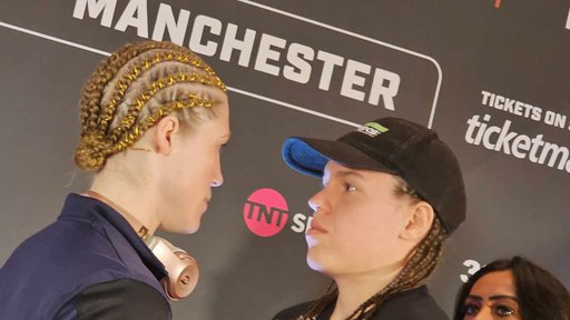 Ema Kozin (desno) je danes prvič zrla v oči škotski tekmici Hannah Rankin. FOTO: Športni center Gepard