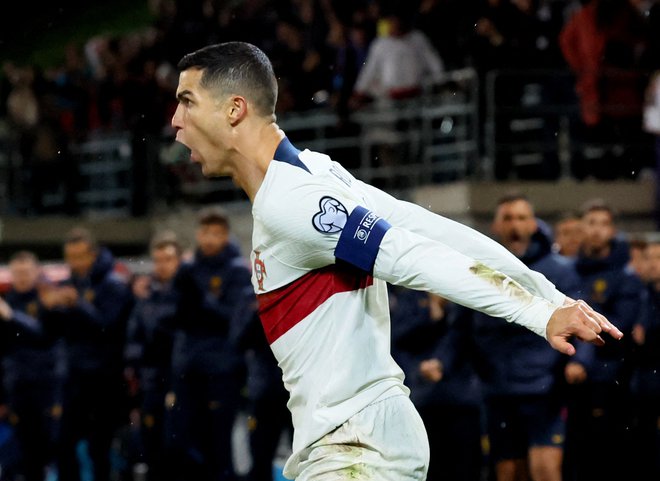 Cristiano Ronaldo je dosegel nov gol za Portugalsko. FOTO: Denis Balibouse/Reuters