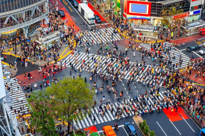 Nekateri na Japonskem umrejo kar na delovnem mestu zaradi zastoja srca, drugi pod vplivom zdravil, s katerimi skušajo ostati zbrani in prisebni. FOTO: Shutterstock