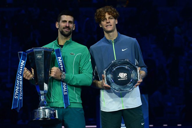 Teniški kralj Novak Đoković in v Torinu njegov največji izzivalec Jannik Sinner sta bila glavni magnet za gledalce na zaključnem turnirju osmih najboljših igralcev na svetu. FOTO: Tiziana Fabi/AFP
