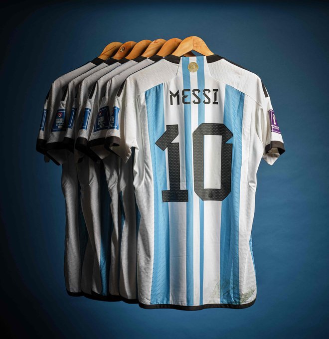 Takšen komplet Messijevih dresov stane čez 10 milijonov dolarjev. FOTO: AFP