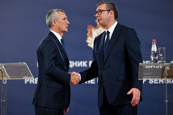 Jens Stoltenberg in Aleksander Vučić FOTO: Andrej Isakovic/AFP