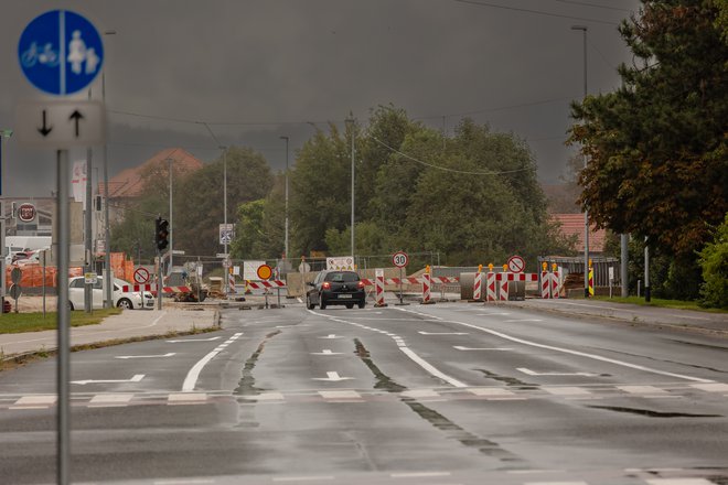 Aktivnosti za izboljšanje cestnih odsekov imajo lahko za posledico večjo verjetnost nastanka prometne gostote in s tem tudi prometne nesreče. FOTO: Črt Piksi