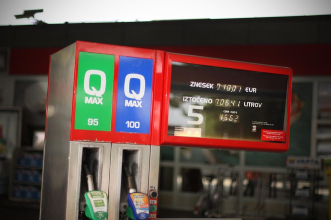 Regulacija cen goriv že tradicionalno moti Petrol in njene nedržavne delničarje. FOTO: Jure Eržen/Delo