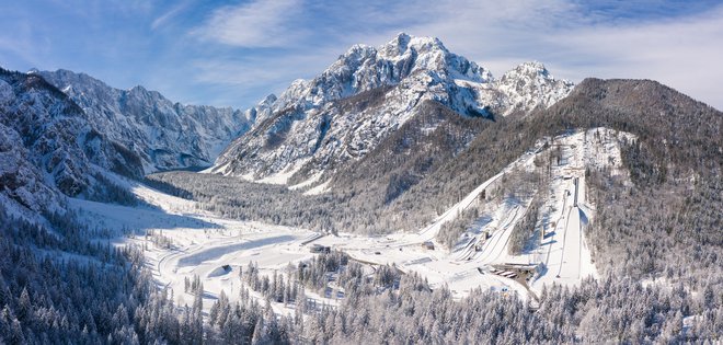 V sezoni 2022/23 so bili slovenski nordijski skakalci zelo uspešni. Kaj lahko pričakujemo letos? FOTO: Depositphotos