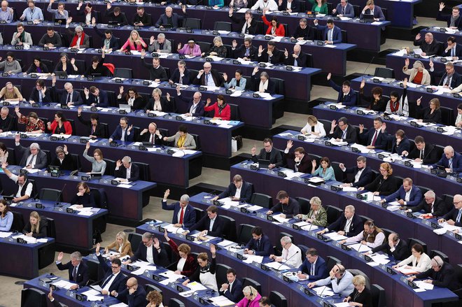 Evropski parlamentarci se tradicionalno pritožujejo, da imajo v sistemu EU okrnjeno moč. FOTO: Frederick Florin/AFP