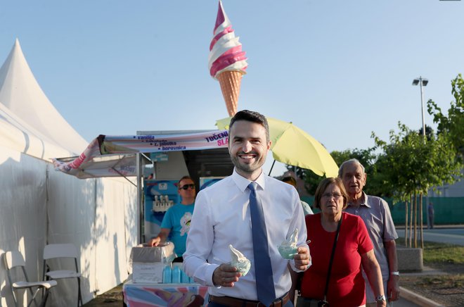 Matej Tonin. Odporen na blato, kaj pa na sladoled? FOTO: Blaž Samec