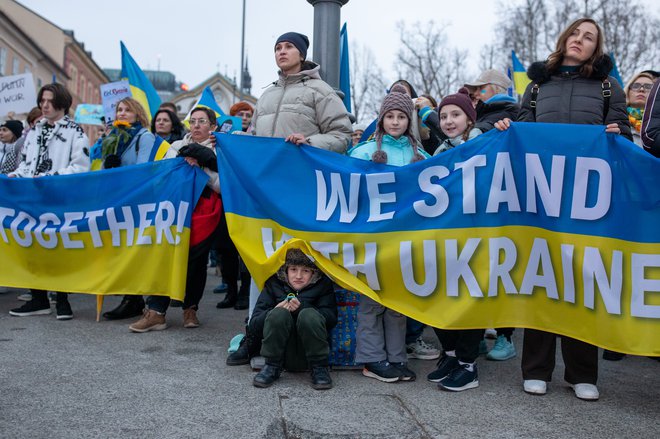 Kaj pa zdaj? Ukrajina mora zmagati. Ali res? Zmagati mora mir in zmagala bo EU! FOTO: Voranc Vogel/Delo