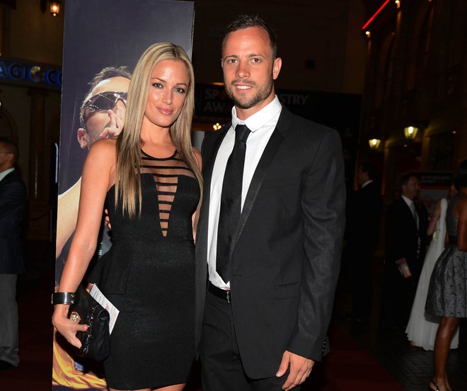 Oscar Pistorius in njegovo dekle Reeva Steenkamp. Ljubezen, ki se je spremenila v tragedijo. FOTO: Siphiwe Sibeko Reuters