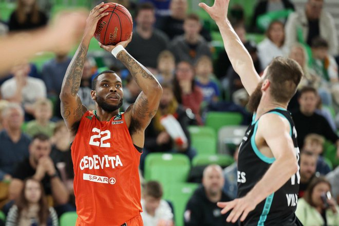 Shawn Jones je odločil tekmo v črnogorski prestolnici. FOTO: Cedevita Olimpija