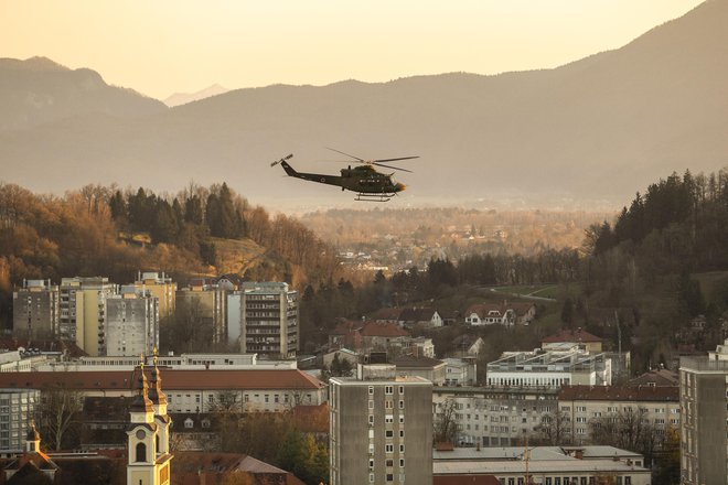 Potrebujemo namenske helikopterje ter medicinsko in letalsko ekipo na enem mestu. FOTO: Voranc Vogel/Delo