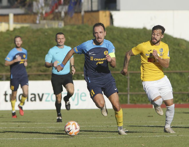 Kapetan Denis Popović je Celjane zanesljivo vodil do pomembne zmage na neugodnem gostovanju v Ljubljani.  FOTO: Jože Suhadolnik/Delo