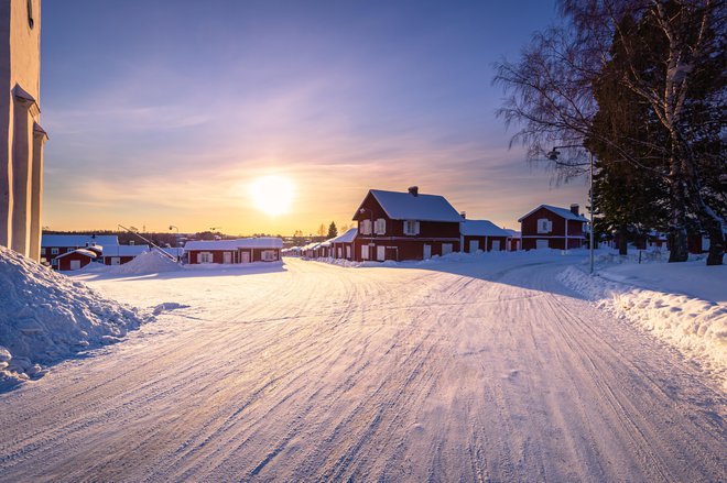 S tem, ko na ulici prijazno pozdraviš neznanca, lahko vsaj za trenutek odženeš njegovo osamljenost, pravijo snovalci kampanje. FOTO: Shutterstock 