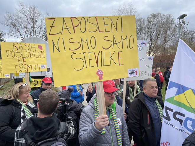 Med drugim opozarjajo, da odhodi zaposlenih ne glede na področje dela povzročajo kvečjemu dodatne obremenitve za zaposlene, višje stroške dela ter slabo podobo delodajalca. FOTO: Leon Vidic/Delo