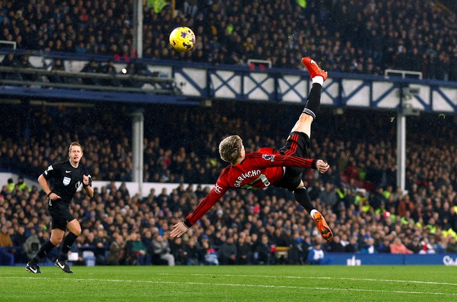 Alejandro Garnacho je zabil prekrasen gol za United pri evertonu. FOTO: Jason Cairnduff/Reuters