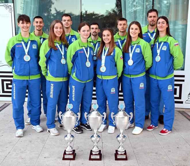 Slovenski kikboksarji so se s svetovnega prvenstva na Portugalskem vrnili domov kar z dvanajstimi kolajnami. FOTO: KBZS