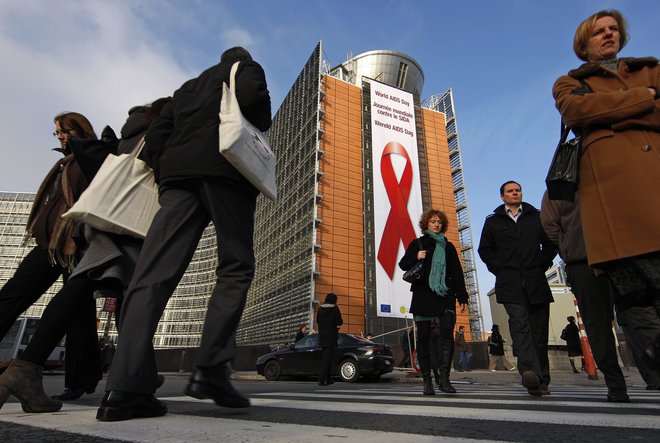 Svetovni dan boja proti aidsu, ki je globalno zahteval več kot 40 milijonov ljudi, 1. decembra zaznamujemo od leta 1988. FOTO: Yves Herman/Reuters