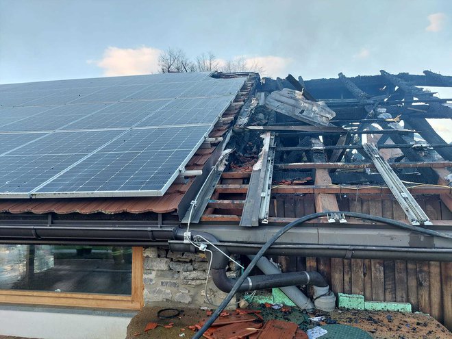 Steklo sončnih elektrarn popusti v šestih minutah. FOTO: Jani Pavlin