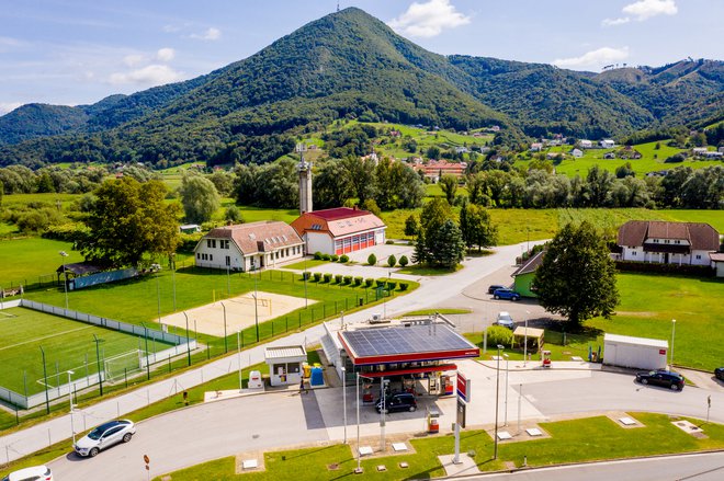 Sončna elektrarna na prodajnem mestu Poljčane. FOTO: Petrol