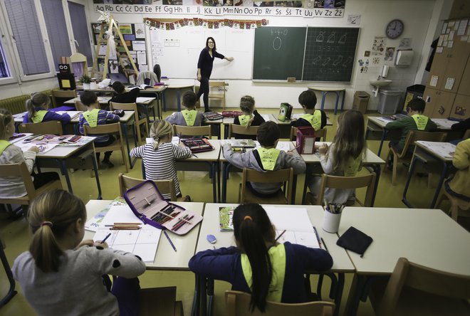 Drugi tuji jezik, ki je precej vznemirjal, tudi odslej ne bo obvezen. Še vedno pa bo možnost izbire za tiste, ki bi se ga želeli učit. FOTO: Jože Suhadolnik/Delo