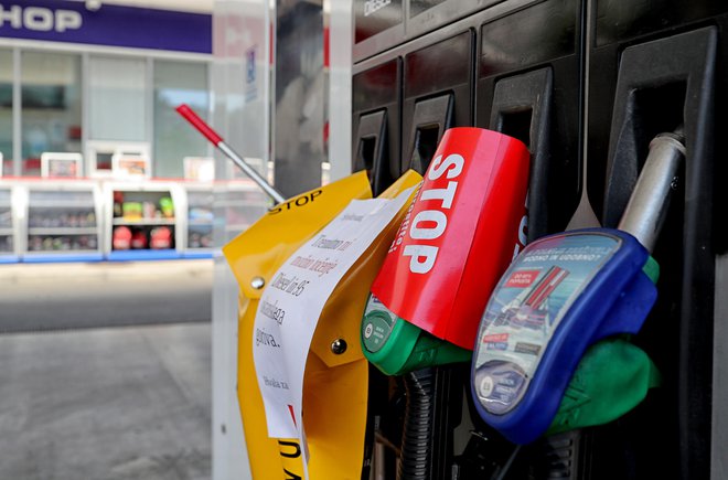 Petrol s prodajo naftnih derivatov ustvari slabo polovico prihodkov in 39 odstotkov EBITDA. FOTO: Blaž Samec/Delo