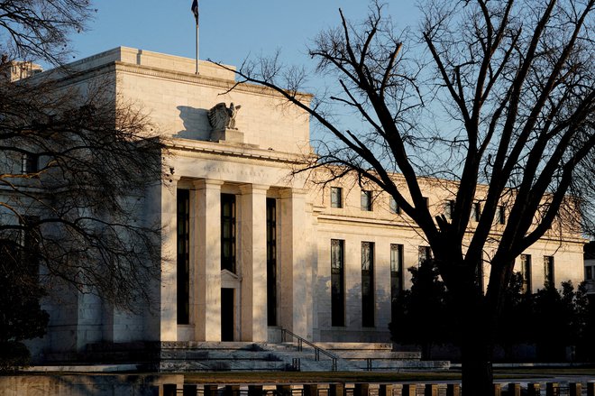Prihodnje odločitve ameriške centralne banke Federal Reserve so spet pomemben del premišljevanja investicijskih analitikov.

FOTO: Joshua Roberts/Reuters