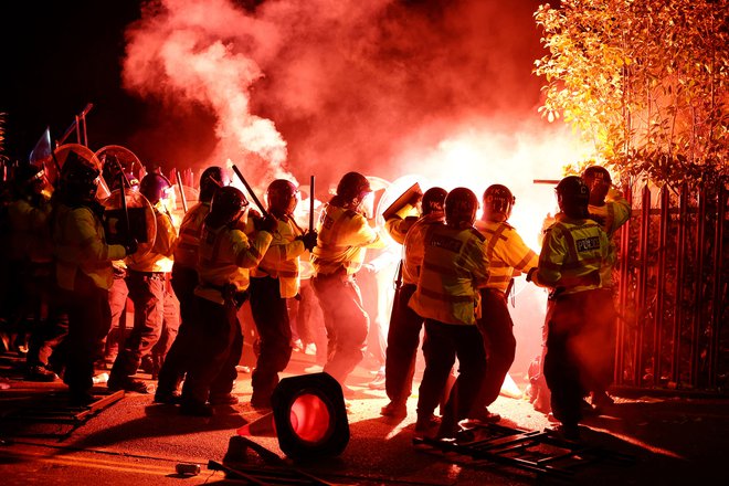 Navijači varšavske Legie so pustošili po Birminghamu pred tekmo z Aston Villo. FOTO: Paul Childs/Reuters