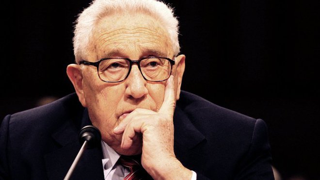 Kissinger je leta 1996 poiskal polkovnika Harringtona kot predavatelja vojaške zgodovine na Vojni šoli ameriške kopenske vojske ter ga povabil na kosilo v New York. FOTO: Karen Bleier/AFP