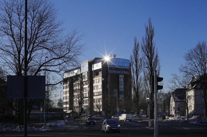 V stavbi Lesnine na Parmovi ulici v Ljubljani so agenti Sove pred letom dni odkrili ruska agenta iz kompleksnega vohunskega programa, imenovanega Ilegalci. Foto Matej Družnik