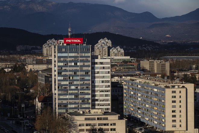 Petrol je vložil pobuso za oceno ustavnosti in zakonitosti ter predlog za začasno zadržanje izvrševanja uredbe o oblikovanju cen določenih naftnih derivatov. FOTO: Voranc Vogel/Delo