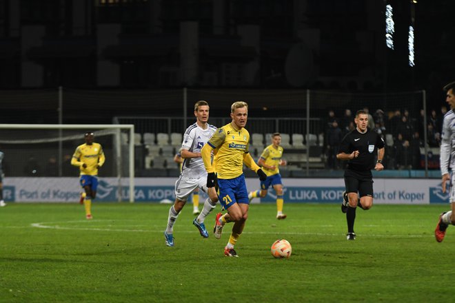 Koprsko-mariborski derbi na Bonifiki so zaznamovali veterani, med njimi tudi Nik Omladič. FOTO: Aleksander Golob/FC Koper