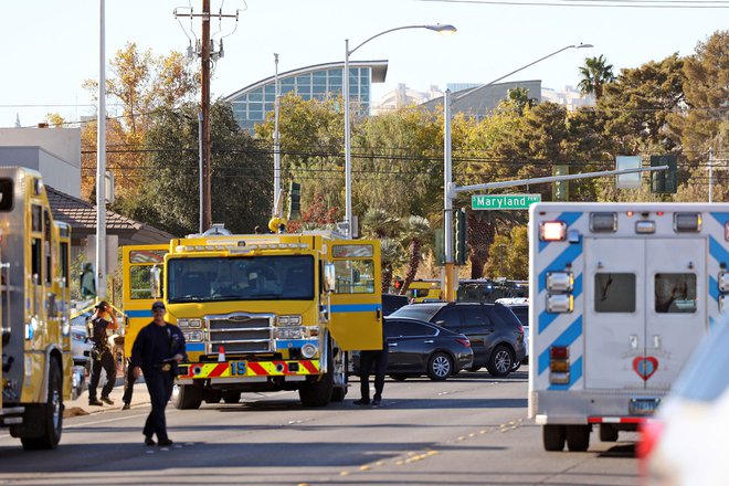 Mediji poročajo, da je bilo v streljanju ranjenih več ljudi, ki so jih prepeljali v tamkajšnjo bolnišnico. FOTO: Ronda Churchill/AFP