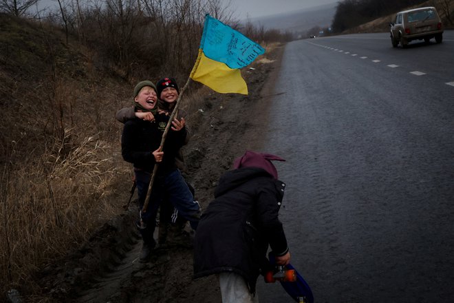 »Ukrajina je vse bolj odvisna od nekaj ključnih donatoric, ki še naprej zagotavljajo znatno podporo, kot so Nemčija, ZDA ali nordijske države,« piše v poročilu. FOTO: Clodagh Kilcoyne/Reuters