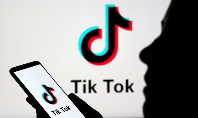 Tiktok je najhitreje rastoče družbeno omrežje, ki je priljubljeno predvsem med mladimi. FOTO: Dado Ruvić/Reuters