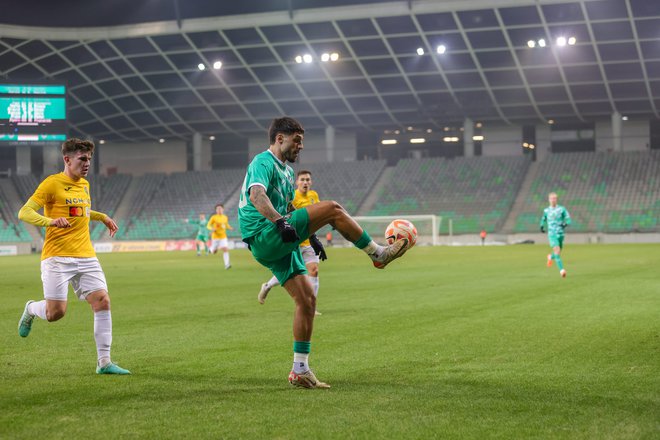 Rui Pedro v mestnemd erbiju ni zabil gola in ni bilo Olimpijine zmage. FOTO: Črt Piksi/Delo