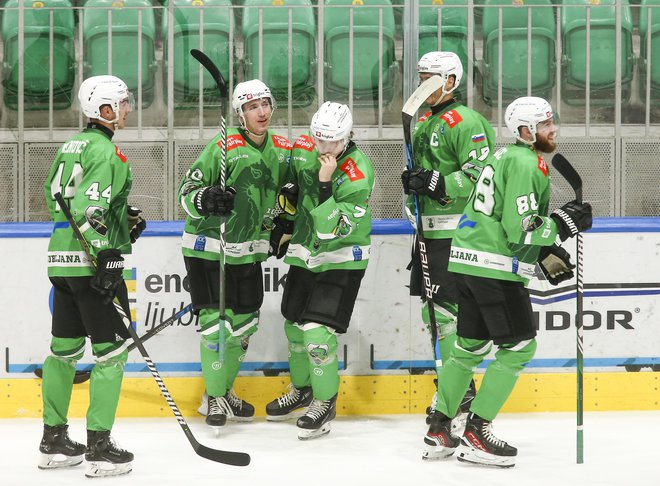 Hokejisti Olimpije so danes zmagali v Innsbrucku. FOTO: Jože Suhadolnik/Delo