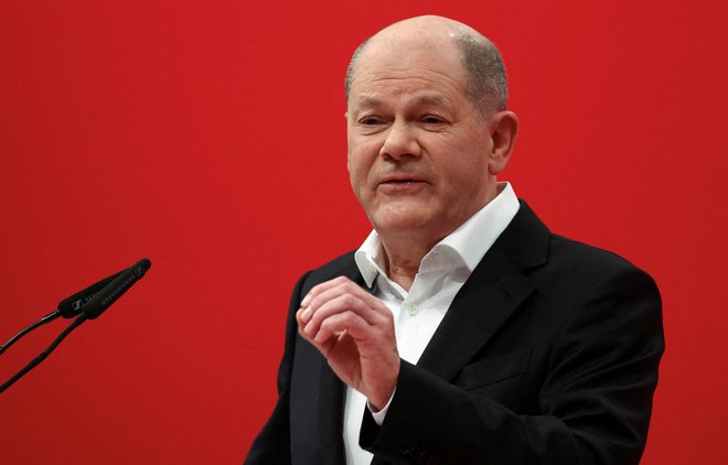 Nemški kancler Olaf Scholz je na kongresu stranke SPD nagovoril njene delegate. FOTO: Liesa Johannssen/Reuters