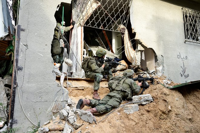 Izraelski vojaki v Gazi FOTO: Yossi Zeliger/Reuters