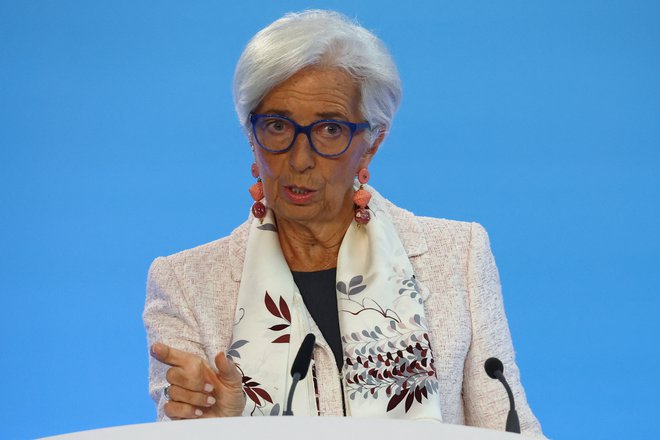 Javnost bo tudi tokrat skrbno prisluhnila, kaj bo po zasedanju sveta ECB tudi med vrsticami povedala njegova predsednica Christine Lagarde. FOTO: Kai Pfaffenbach/Reuters